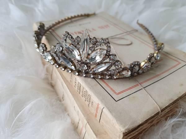 チェコガラスティアラ - アンティークモール＆蚤の市情報サイト｜全国