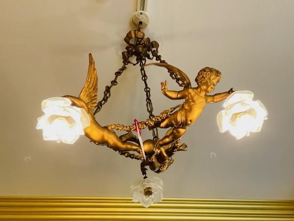 アンティーク 天使たちの照明 - アンティークモール＆蚤の市情報サイト