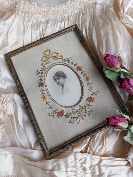 アンティーク額付きリボン刺繍 - アンティークモール＆蚤の市情報