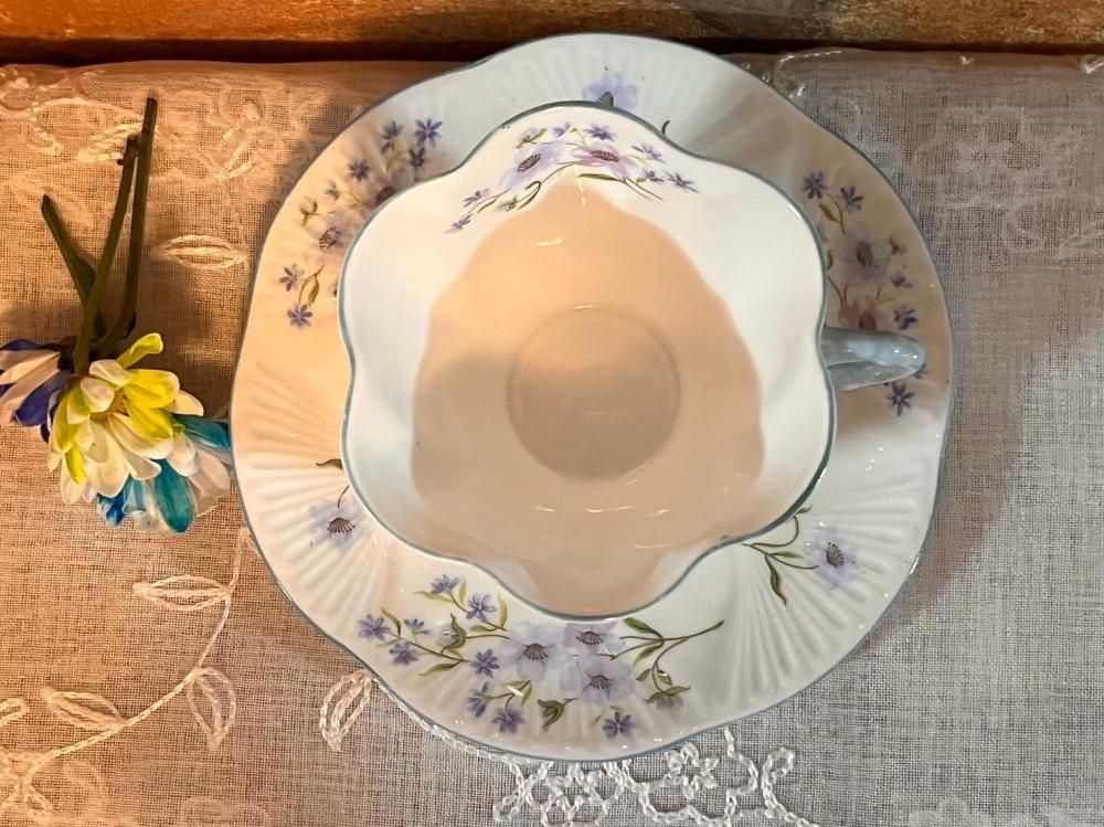 英国製アンティーク水色ティーカップ&ソーサー1940年代