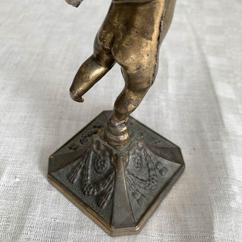 存在感ある天使モチーフ三又キャンドルホルダー