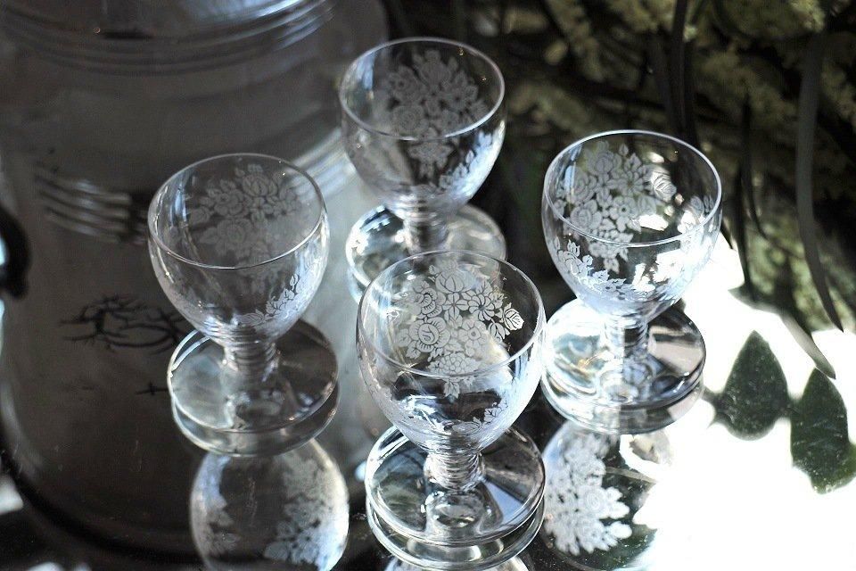 希少なアンティーク花柄リキュールグラスバカラ