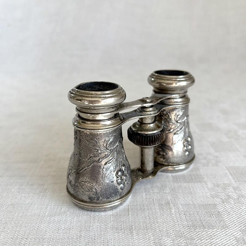 アンティークな小鳥柄の双眼鏡