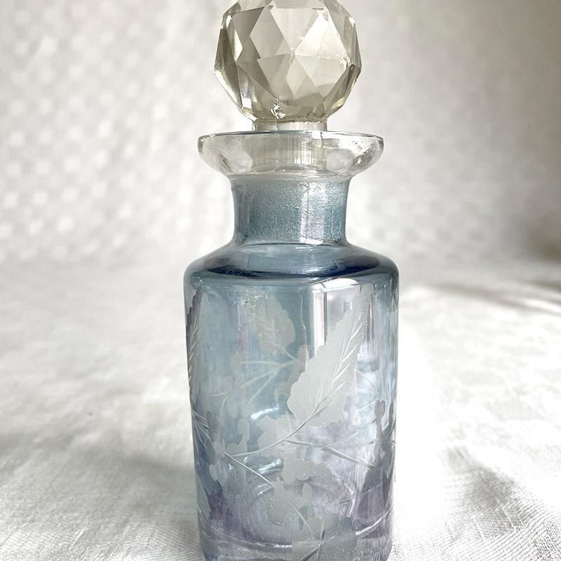 ボタニカル柄の香水瓶（大） パールブルー