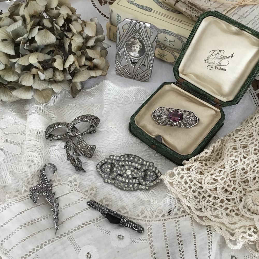 フランス アンティーク シルバー ブローチ リボン マルカジット マーカ