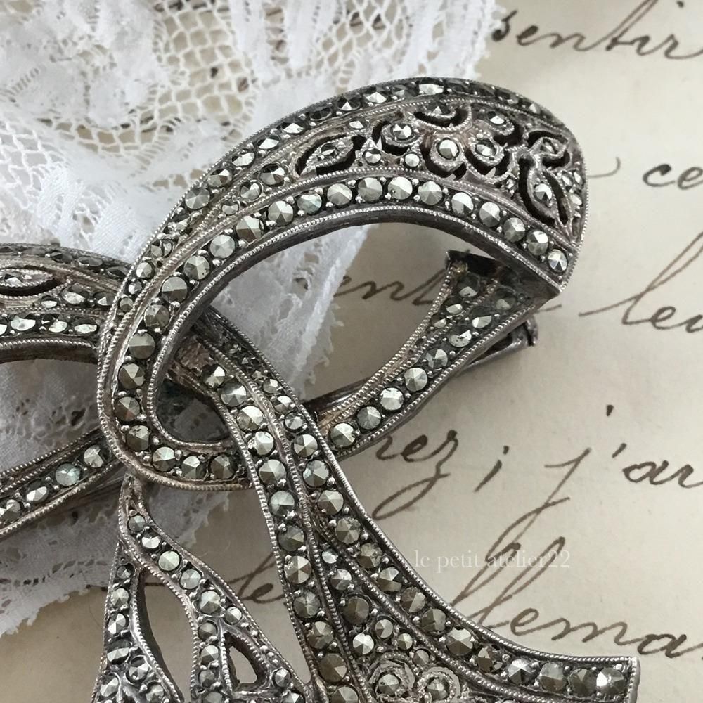 アンティークリボン】ベビーパール・マルカジットミル打ちブローチ