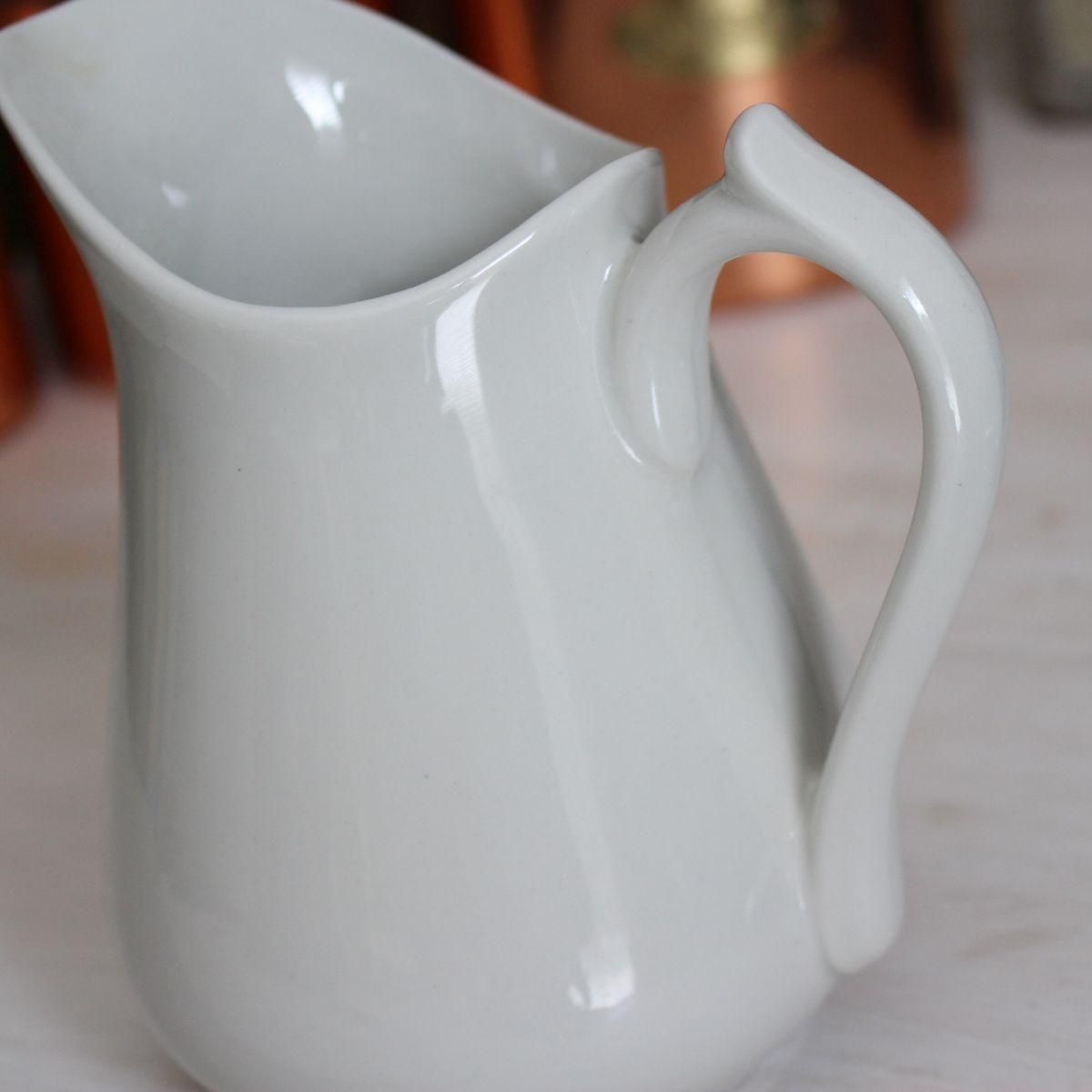 フランス19世紀 オパールガラス ホワイト水差しカップ付き フランス19