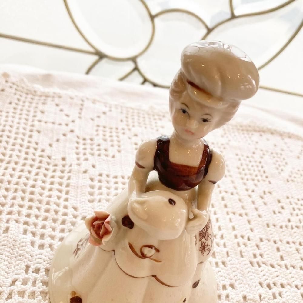 フランス直輸入可愛らしい貴婦人 陶器の人形（呼び鈴）