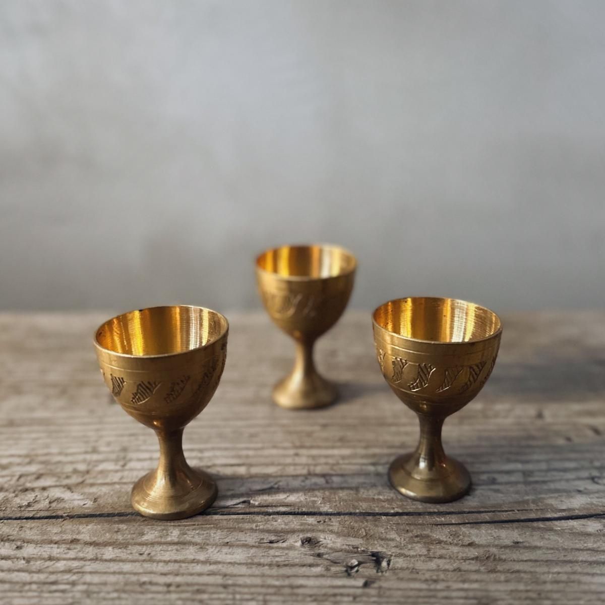 パキスタン製 真鍮ティーセット｜アラベスク彫刻×経年変化を楽しむ