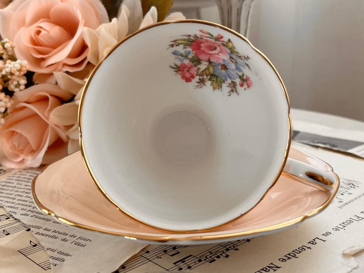 英国製パラゴンの繊細なピンクフローラルカップ&ソーサー