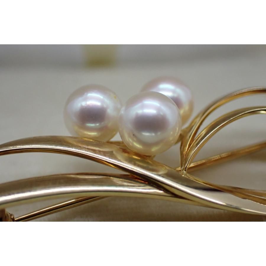 明治真珠ブローチ（例：華やかな花モチーフ）