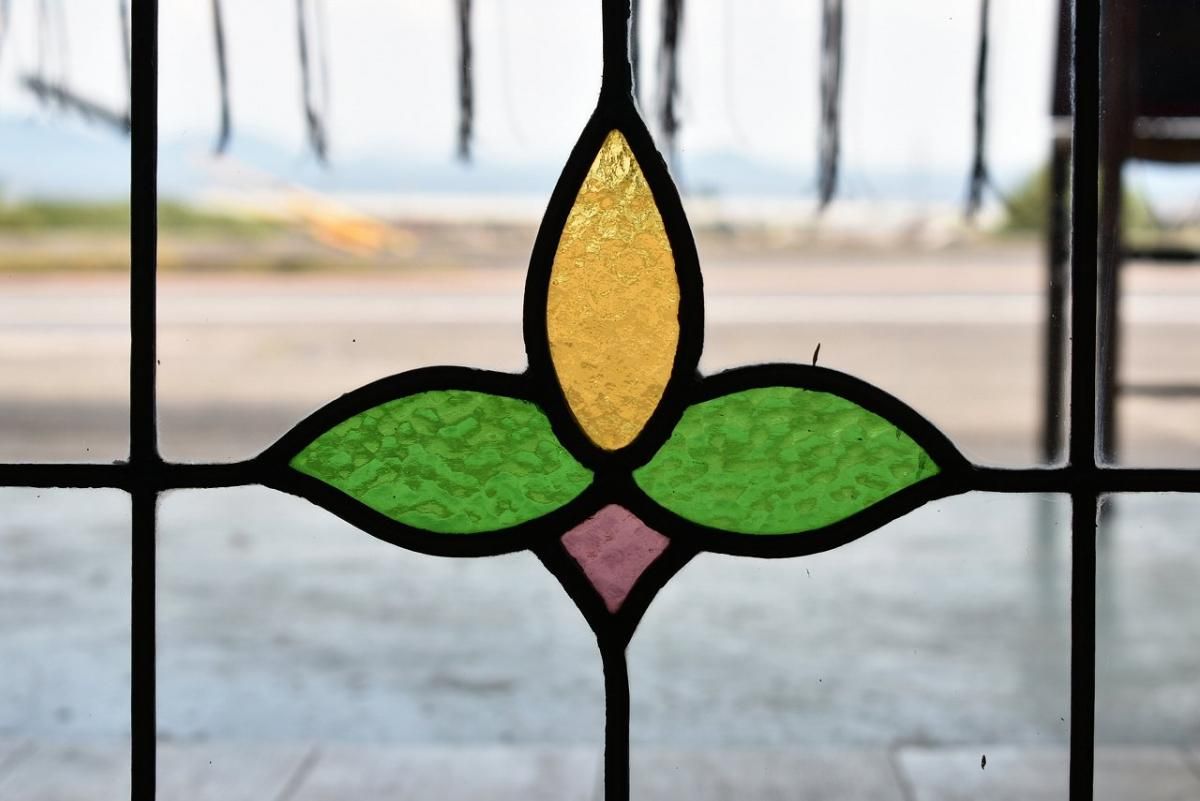 英国製1920年代 ステンドグラス｜若葉ワンポイントの愛らしさ