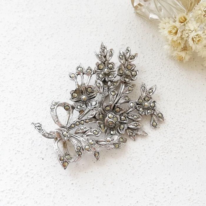 お花ブローチ マーカサイト 天然オパール 銀製925 ヴァンドーム青山VB