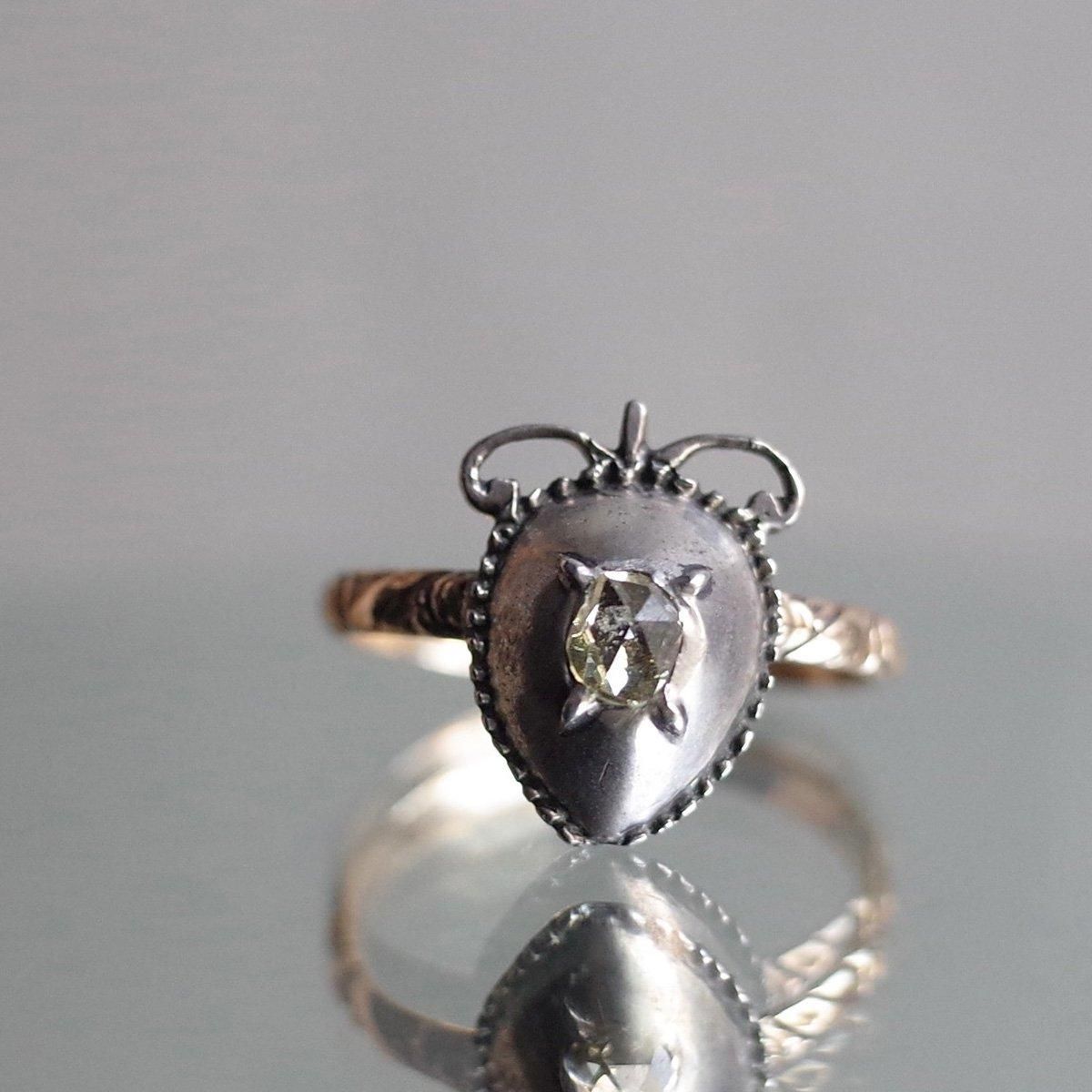 Victorian Silver 15KYG Diamond Crowned Heart Ring（ヴィクトリア