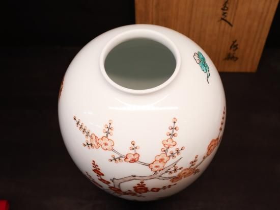 柿右衛門様式 鷹峰作 錦 草花文花瓶 共箱十三代