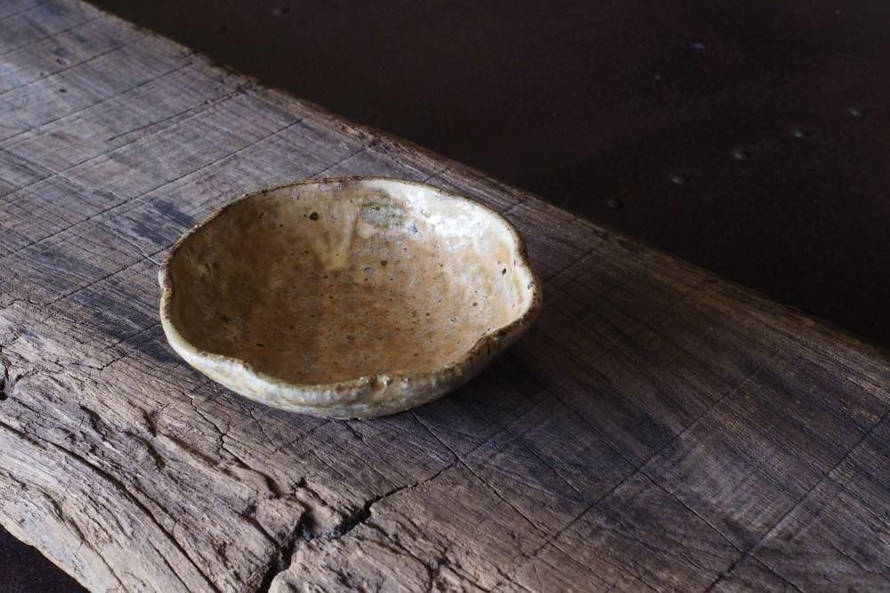 小辻真一 黄瀬戸花皿 小 - 器まるかく｜オンラインショップ