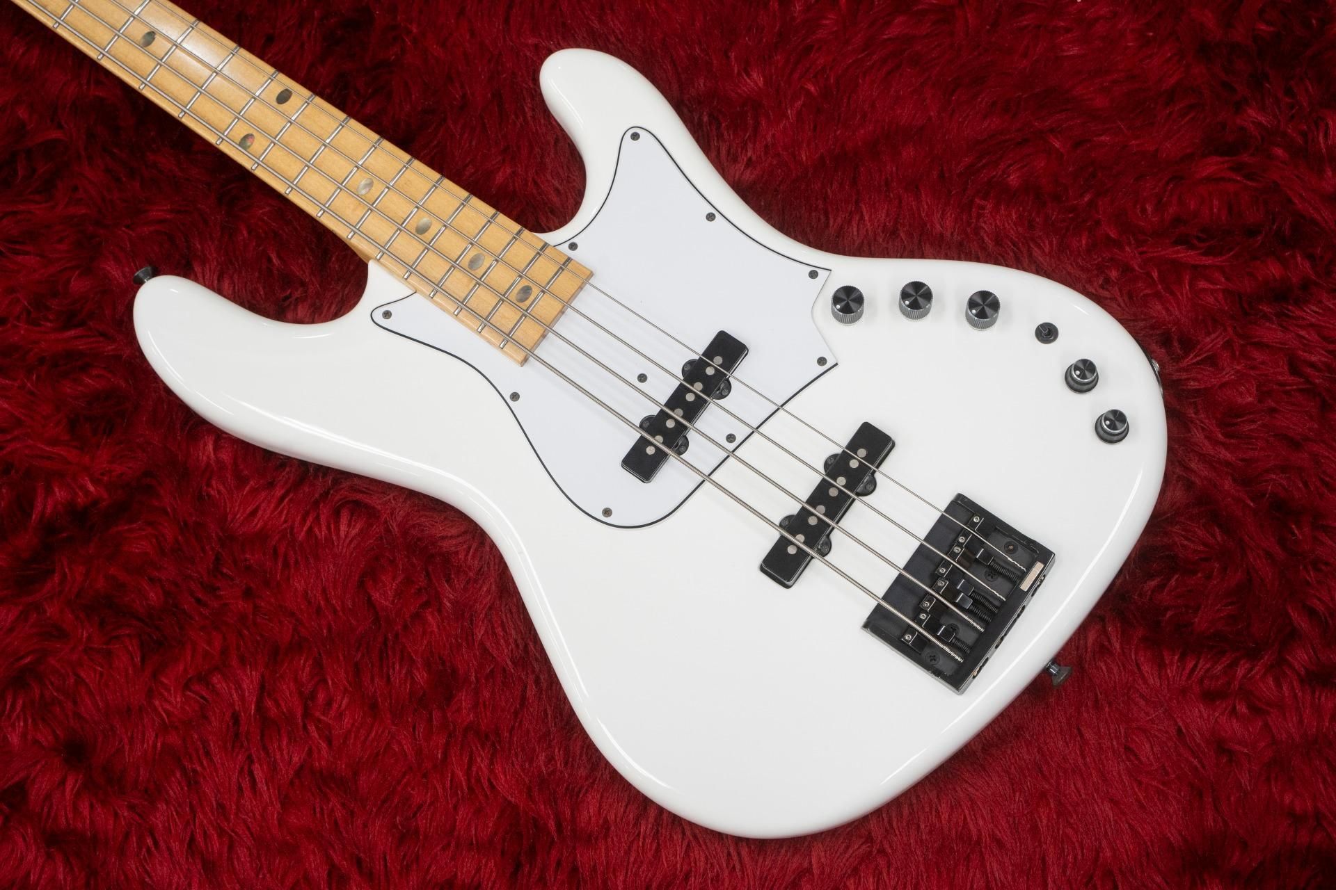 ベース Freedom Custom Guitar Wild Stomp (White) ベース Freedom