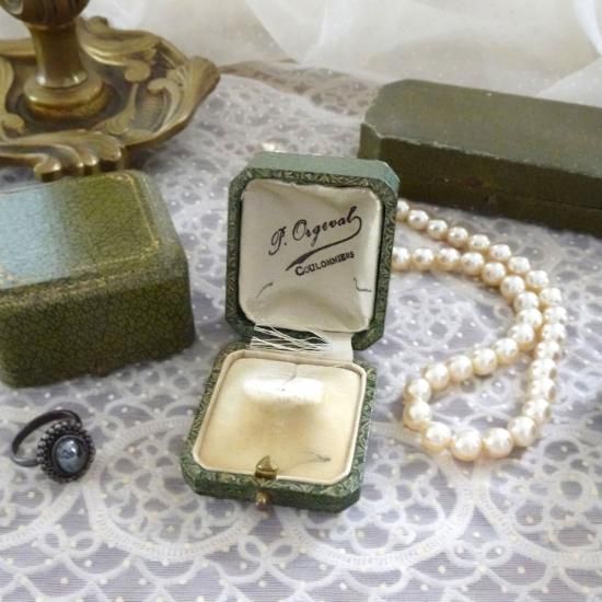 アンティーク ジュエリーボックス | フランス 宝石店のジュエリー