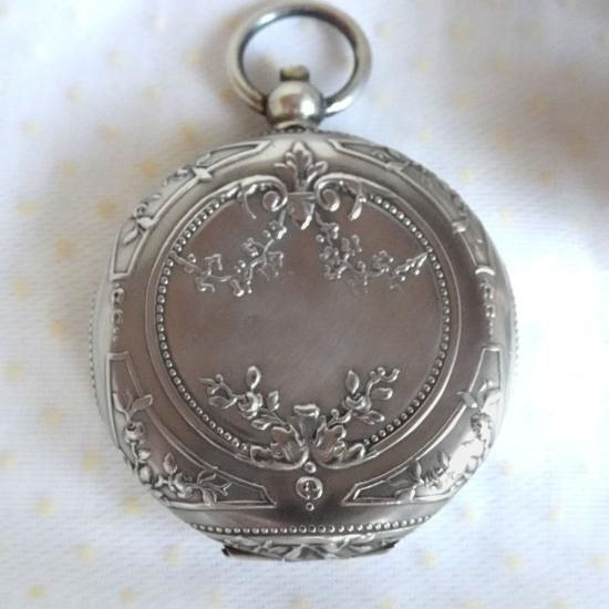 アンティーク パウダーケース | 小さな薔薇と蔦模様のパウダーケース