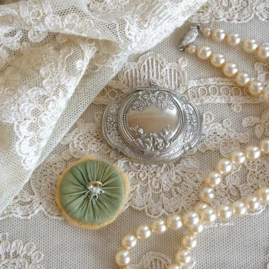 アンティーク パウダーケース | フランス オーバル型のパウダーケース