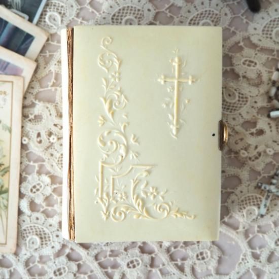 フランスアンティーク□アイボリーの表紙の祈祷書 花 古い本