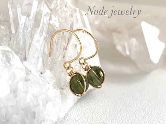 K18 モルダバイト ワイヤーピアス - Node Gems