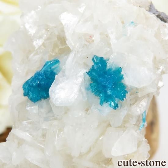 インド プネー産カバンサイト＆ペンタゴナイト＆スティルバイトの原石