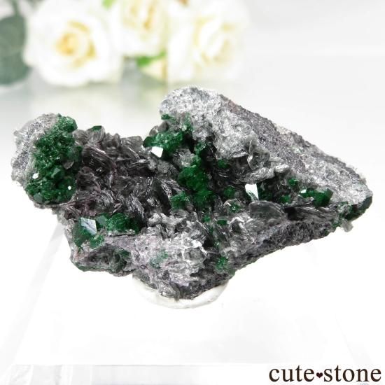 ロシア Saranovskii Mine産 ウバロバイトガーネットの原石 No.12