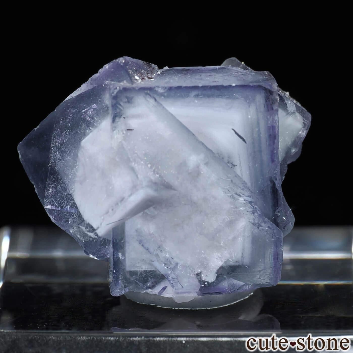 ヤオガンシャン産 フローライト（ポーセリン）の原石 No.95 - cute stone -