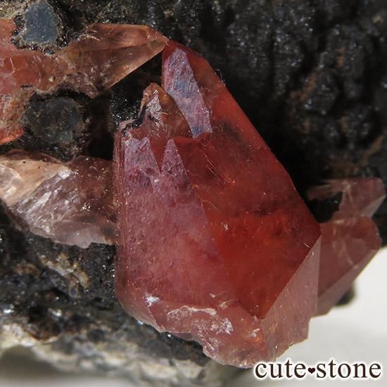 ペルー産ウチュチャクア鉱山産ロードクロサイトの標本(母岩付き原石)