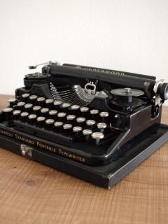 Typewriter & Machinery - Baum's Antik Markt