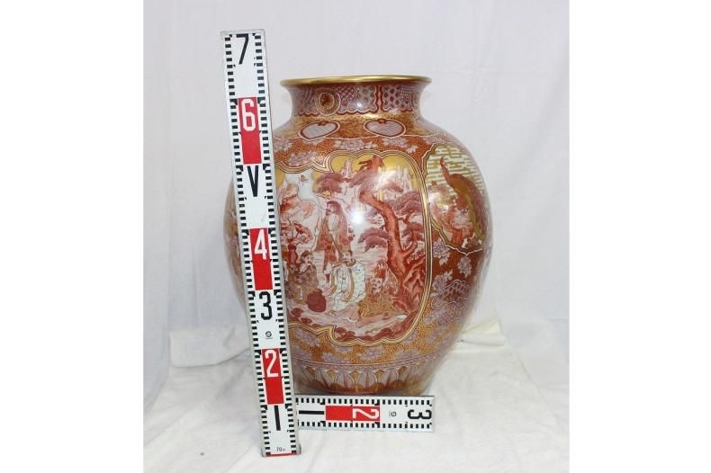 I-492九谷焼赤絵極細染付仙人の図大壺 九谷佐野窯福島武山作 - 石川県