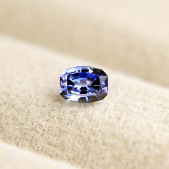 アメリカ,サンベニト産ベニトアイト 0.27ct - IRODORI STONE