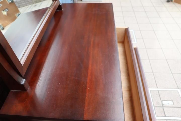 松本民芸家具のT型 ドレッサーのご紹介です。ミズメザクラ無垢材を使用