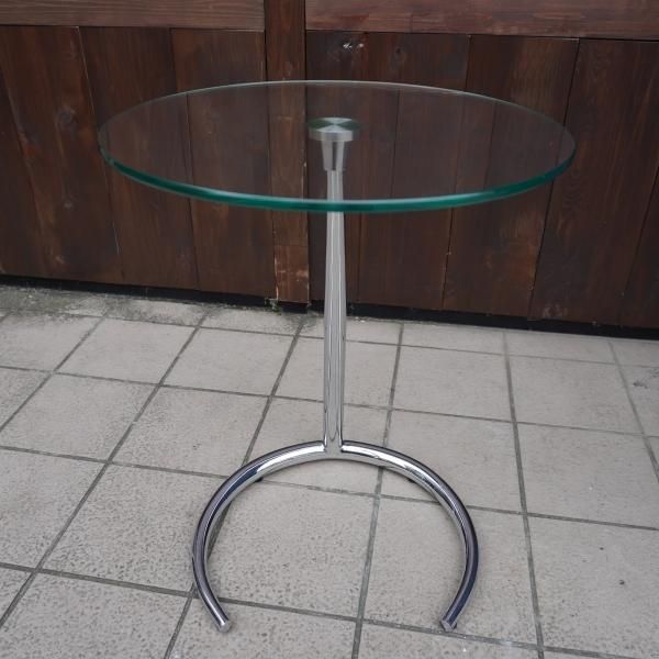 IDC OTSUKA(大塚家具)で取り扱いされていたガラス サイドテーブルです