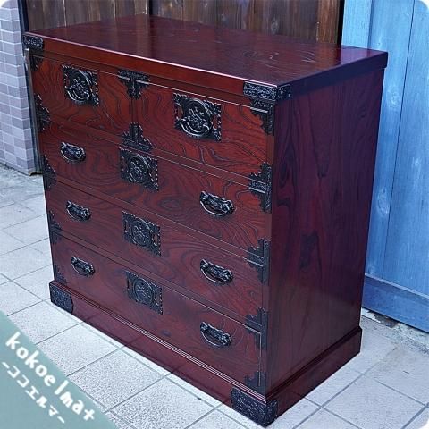 四国高松の伝統工芸 飛鳥工芸家具の欅材 和箪笥です。隅金具をはじめ