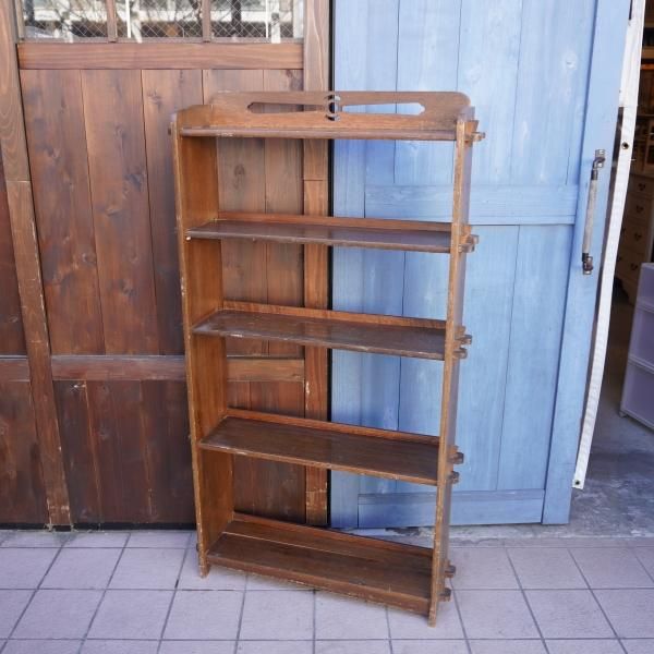 昭和レトロなヴィンテージ ブックシェルフです。使い込まれた風合いが