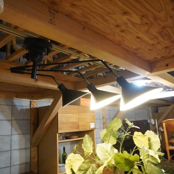 INTERFORM(インターフォルム)のRonne(ロネ)シーリングライトです。各々