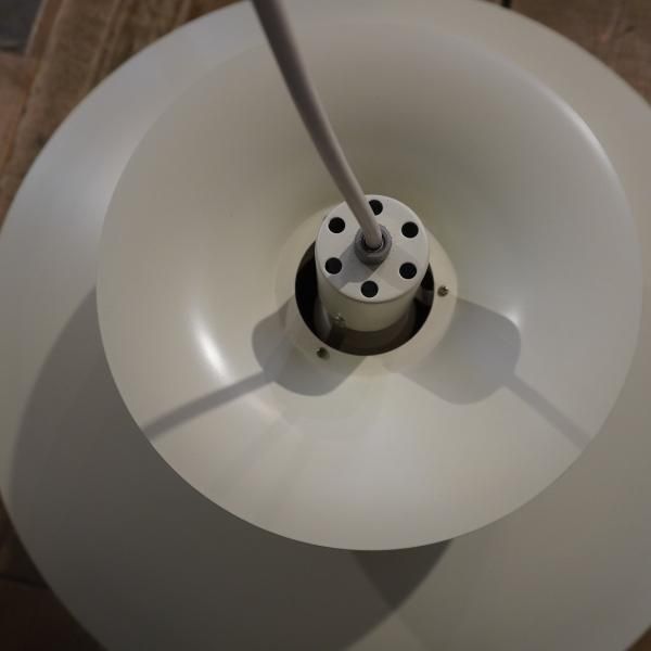 unico(ウニコ)のMercero(メルチェロ)ペンダントライトです。重ねられた