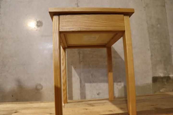 無印良品(MUJI)の人気のタモ材 サイドテーブルです！無垢ならではの