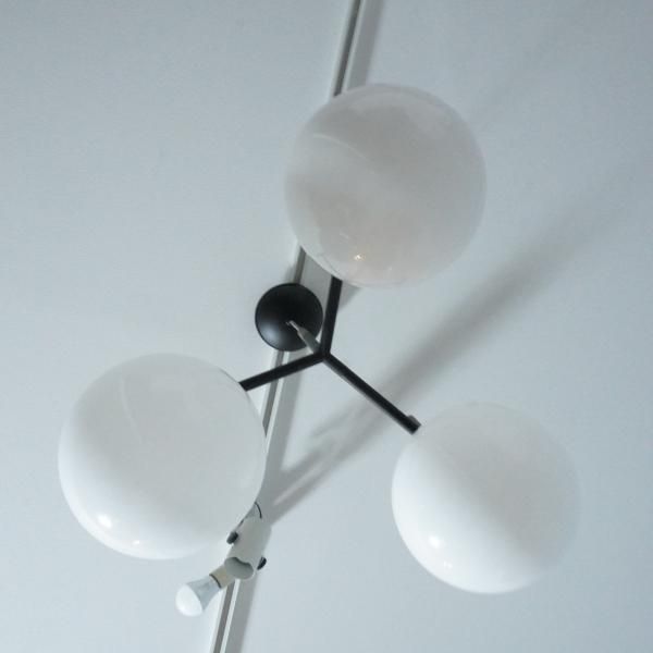 unico(ウニコ)のBliss(ブリス)3灯ペンダントランプ。しっとりとした