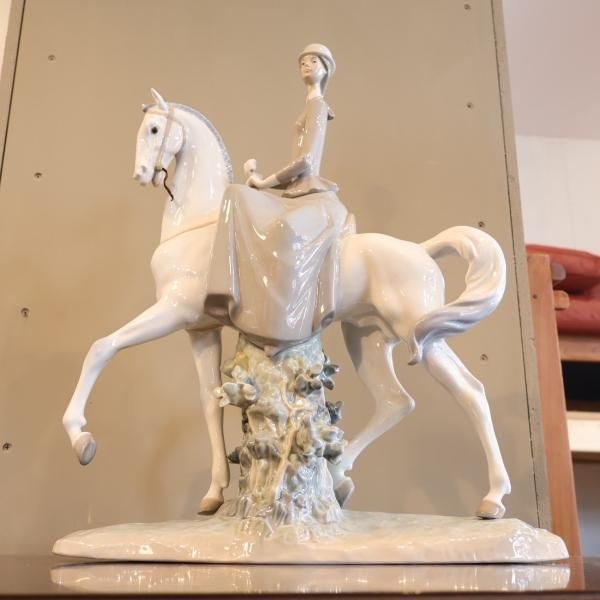 スペインLLADRO(リヤドロ)社の陶器人形の置物『フィギュリン』白い馬の