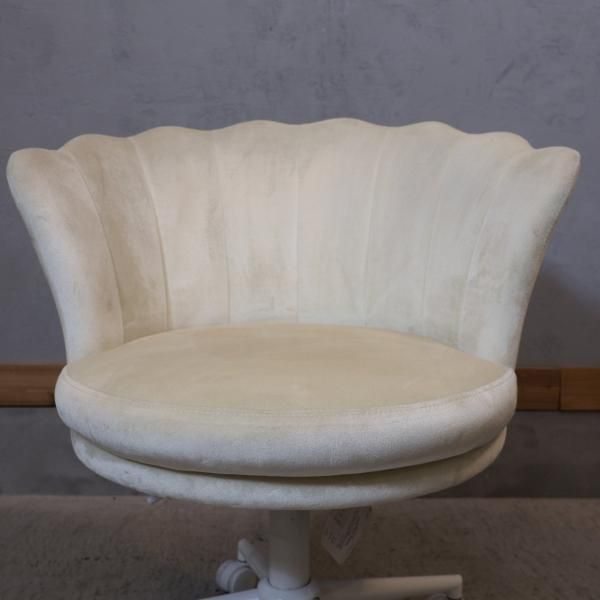 人気のFrancfranc(フランフラン)のシェル デスクチェアです。貝殻を