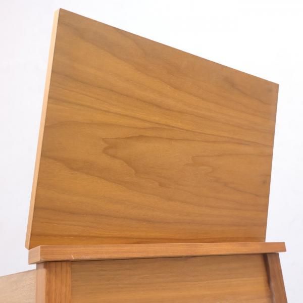 ウォールナット材を使用した無印良品(MUJI)のドレッサーです