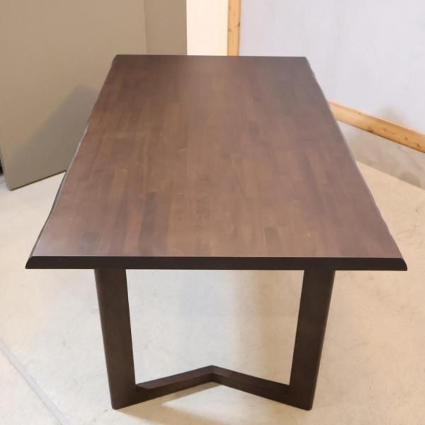 人気のkarimoku(カリモク家具)よりChitano(チターノ)のダイニング