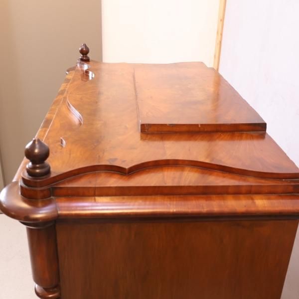 英国アンティーク家具のマホガニー材 ライティングビューローです