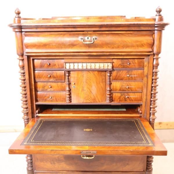 英国アンティーク家具のマホガニー材 ライティングビューローです