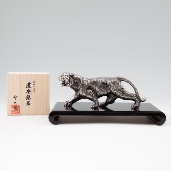 木製虎彫刻 黒色 木製虎の彫刻 約30cm