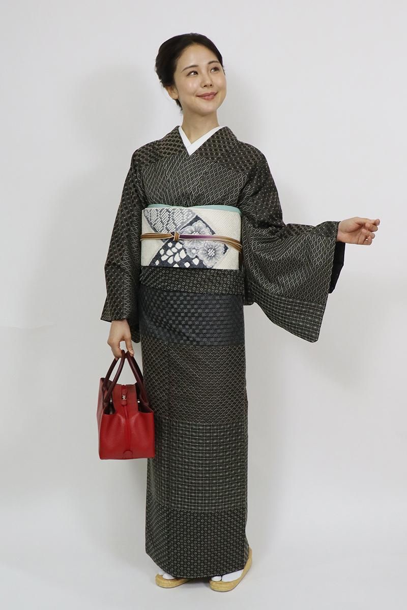 付け下げ 大島紬 刺繍 金糸 黒地 葡萄 リーフ 蔦 着物 032a d 大島紬