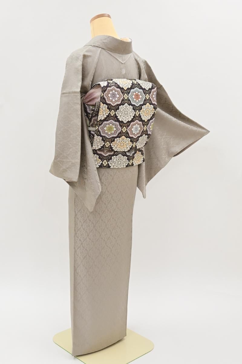 銀座【C-3341】高田倭男 繍一ッ紋 色無地 淡い茶鼠色 松葉の地紋（色紙